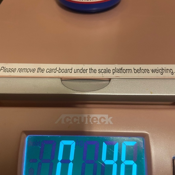 Small pink scale - Picture 2 of 7